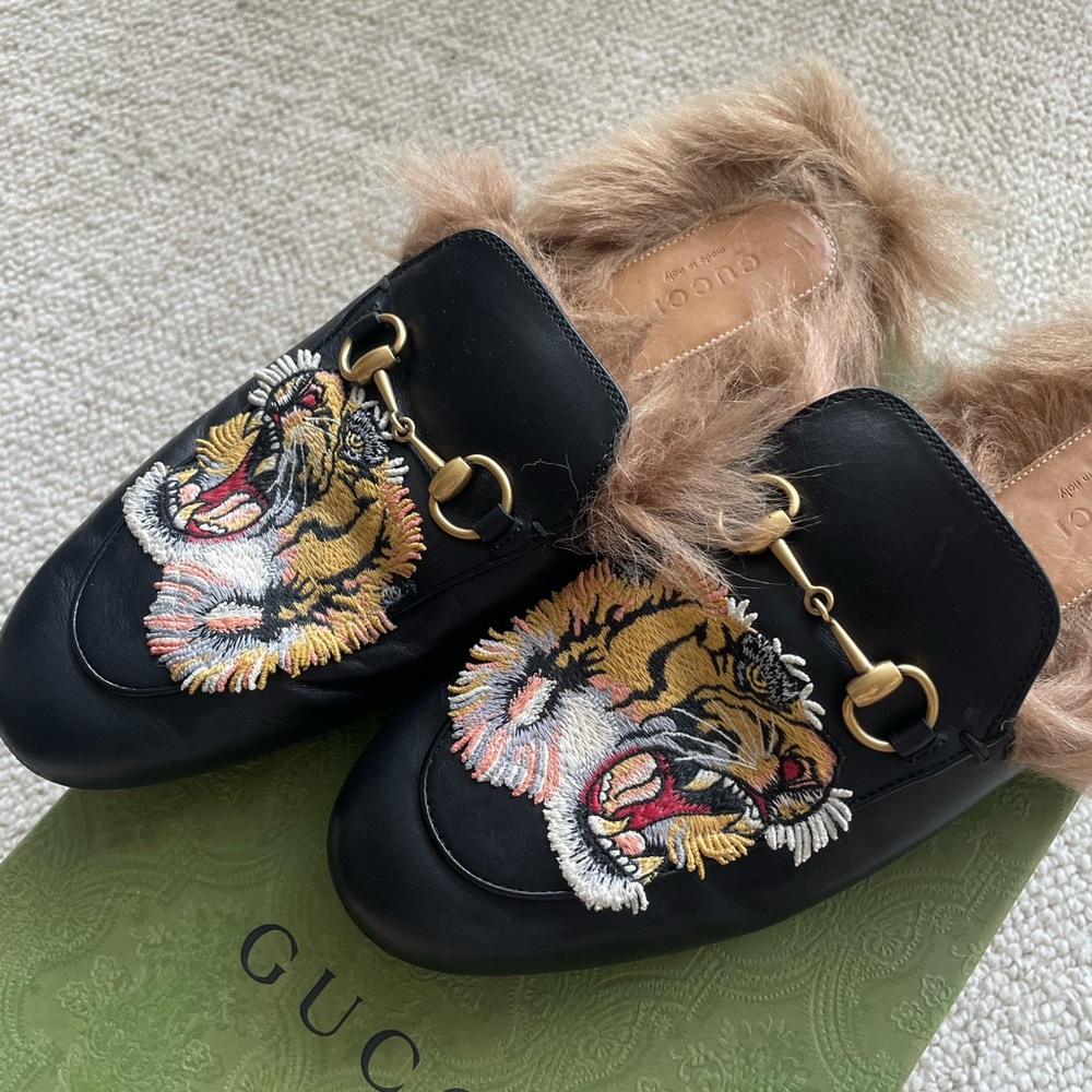 Authentic Gucci Black Leather Loafers – Tiger Embroidery & Fur Insole